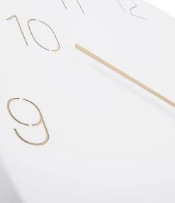 Karlsson Wandklok Charm - Gegraveerde Cijfers - Wit - Ø40cm 11 Karlsson Wandklok Charm - Gegraveerde Cijfers - Wit - Ø40cm -Karlsson 1038x1200 26