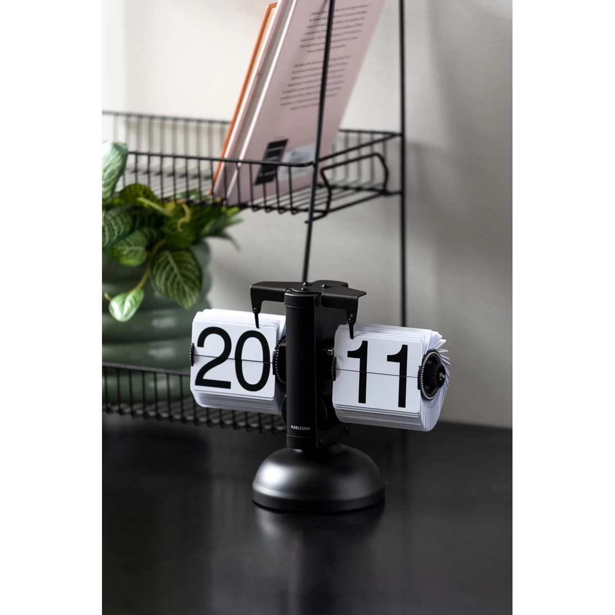 Karlsson - Table Clock Small Flip 4 Karlsson - Table Clock Small Flip - Afbeelding 2