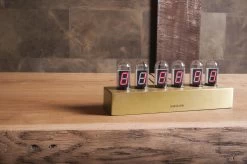 Karlsson Tafelklok Cathode - Geborsteld Goud Voet - 28x7,5x11cm -Karlsson 1200x797 5