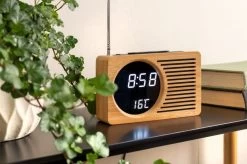 Karlsson Alarmklok Retro - Radio - Bamboe -Karlsson 1200x799 3