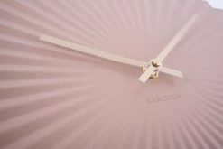 Karlsson Wandklok Sensu - Staal Verbleekt Roze - Ø40cm -Karlsson 1200x800 2