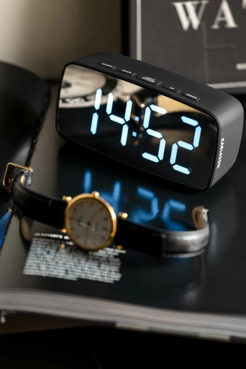 Karlsson Wekker Silver Mirror LED Oval-Zwart 4 Karlsson Wekker Silver Mirror LED Oval-Zwart - Afbeelding 2