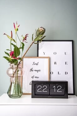 Karlsson Wandklok- / Tafelklok - Boxed Flip XL - Mat Zwart -Karlsson 801x1200 5