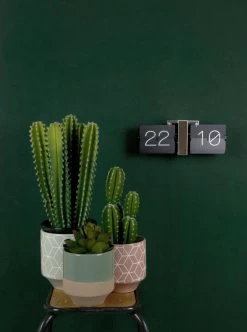 Karlsson - Flip Clock No Case - Tafelklok - Metaal - 8,5x14x36cm - Zwart 26 Karlsson - Flip Clock No Case - Tafelklok - Metaal - 8,5x14x36cm - Zwart -Karlsson 894x1200 1