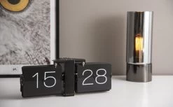 Karlsson Flip Klok 'No Case Stand' 10 Karlsson Flip Klok 'No Case Stand' -Karlsson ka5602bk wanduhren schwarz flip uhr tischuhr modern design retro klappzahlen 04